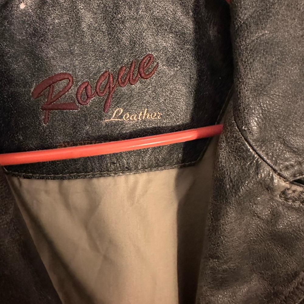Leather jacket - Picture 11 of 12